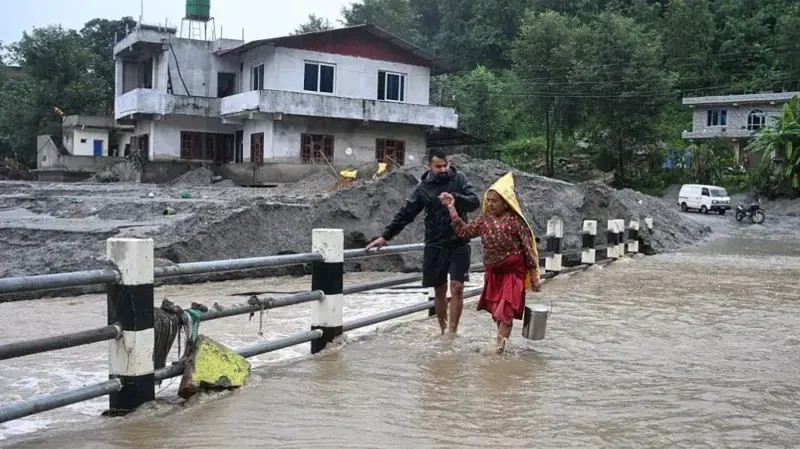 Tragjedi në Nepal: Përmbytjet e fuqitshme lënë pas pesë të zhdukur dhe dhjetëra të evakuuar
