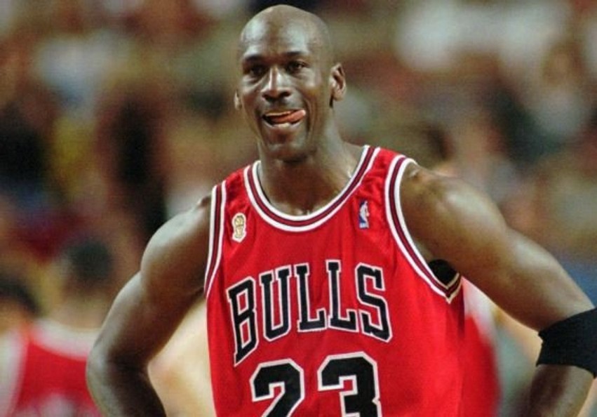 Çmim marramendës në NBA: Fanella historike e Michael Jordan shitet për 14 milionë dollarë