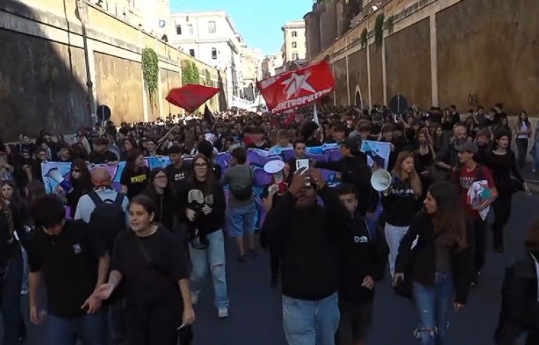 Protesta studentore në gjithë Italinë, molotovë drejt institucioneve