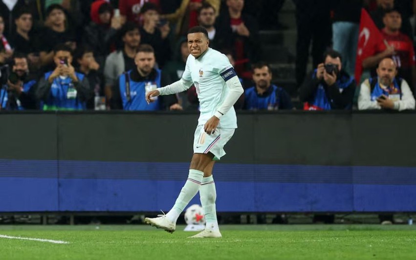Alarmi për Kylian Mbappe: Sulmuesi francez pëson sërish dëmtim në gjurin e majtë