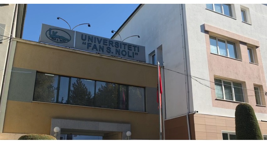 Universiteti i Korçës ende pa konsensus, studentët e ndarë mes bojkotit dhe bankave të shkollës