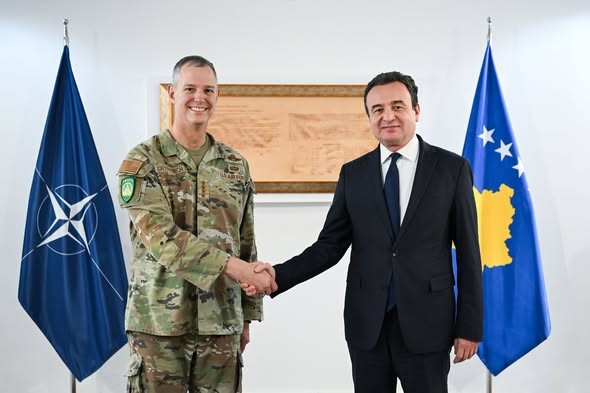 Kurti pret gjeneralin e NATO-s: Kosova vlerëson lart kontributin e aleancës për paqen dhe sigurinë
