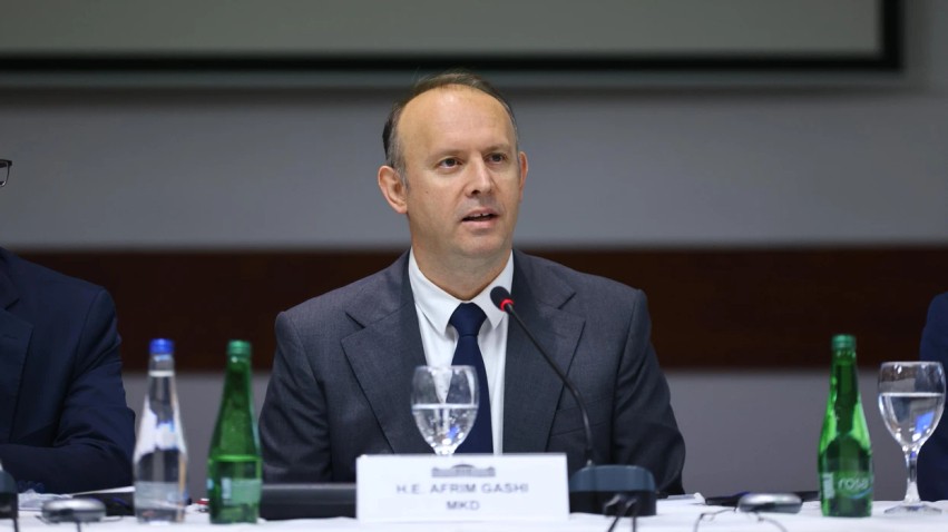 Afrim Gashi: Gjuhët duhet të shërbejnë si ura bashkëpunimi, jo si vija ndarëse