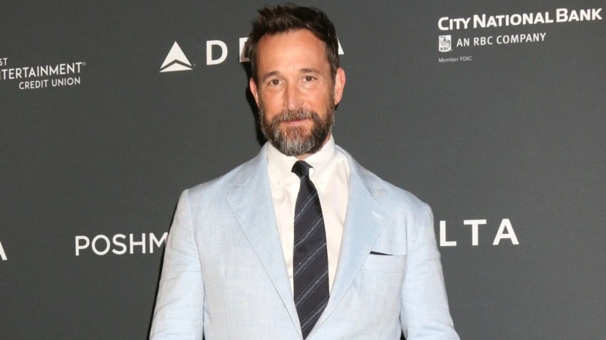 Noah Wyle shpallet mashkulli më seksi për vitin 2026: “Nuk e imagjinoja kurrë se do ta merrja këtë titull”