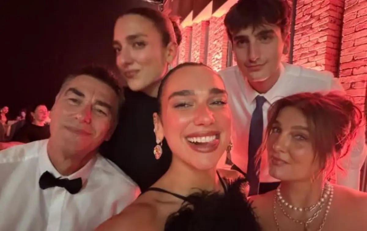 “Po na shtohet familja”, Dua Lipa magjeps me pamjet nga dasma tradicionale në Kosovë
