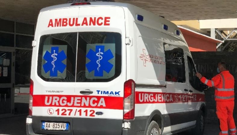 Aksident në autostradën Prishtinë-Fushë Kosovë: Vetura përplas këmbësorin