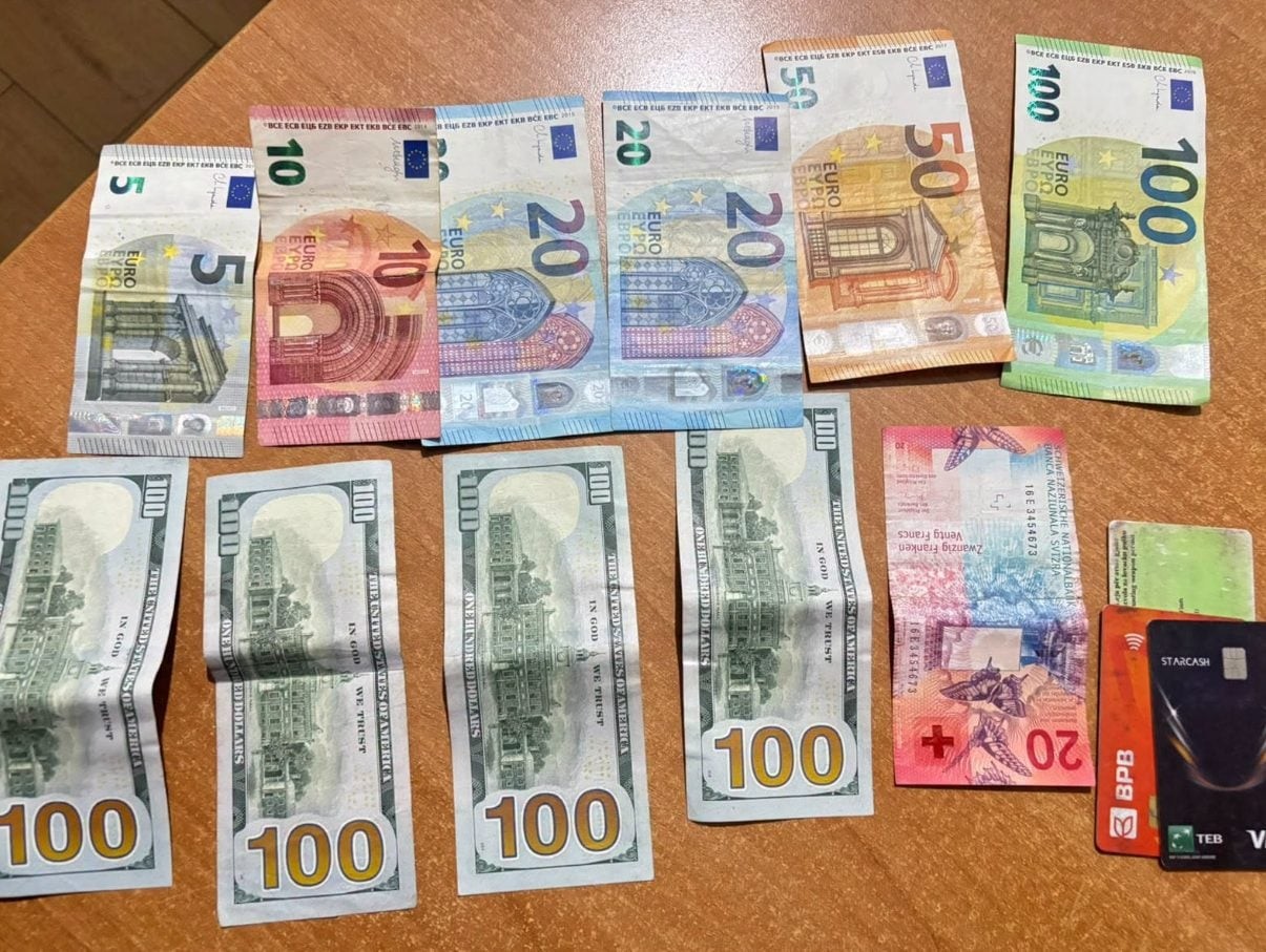 Gjest shembullor në Istog: Qytetari gjen kuletën me para dhe dokumente, e dorëzon menjëherë në polici