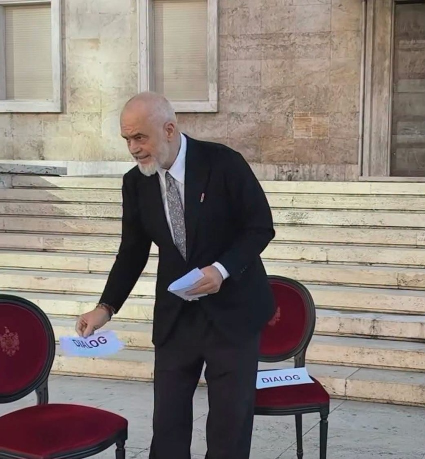 “Nuk të urrejmë, por s’të duam më”: Artisti Çun Lajçi shpërthen me një letër të hapur ndaj Edi Ramës