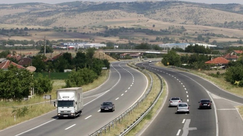 Gjendja e rrugëve: Qarkullim i lirë në pikat kufitare dhe thirrje për kujdes nga LAMM