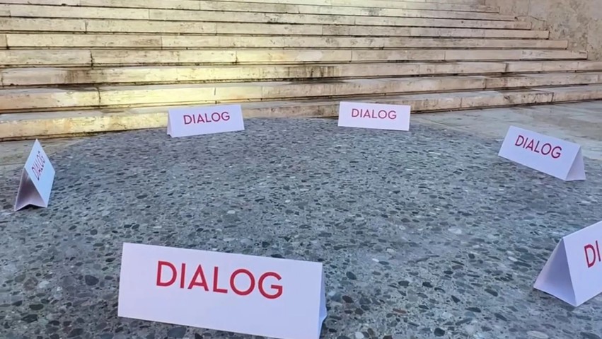 Kreu i qeverisë insiston për bisedime me studentët: "Sofra e gurtë" pret dialogun para Kryeministrisë