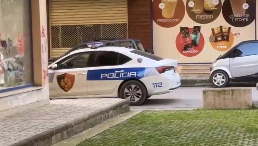 Tmerr në Roskovec: 37-vjeçari qëllon me armë pranë shtëpisë së ish-partneres
