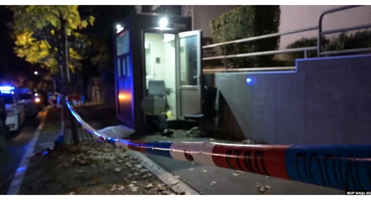 Sulm terrorist në Beograd: Vritet i riu që tentoi të godiste me thika xhandarin te Ambasada e Izraelit