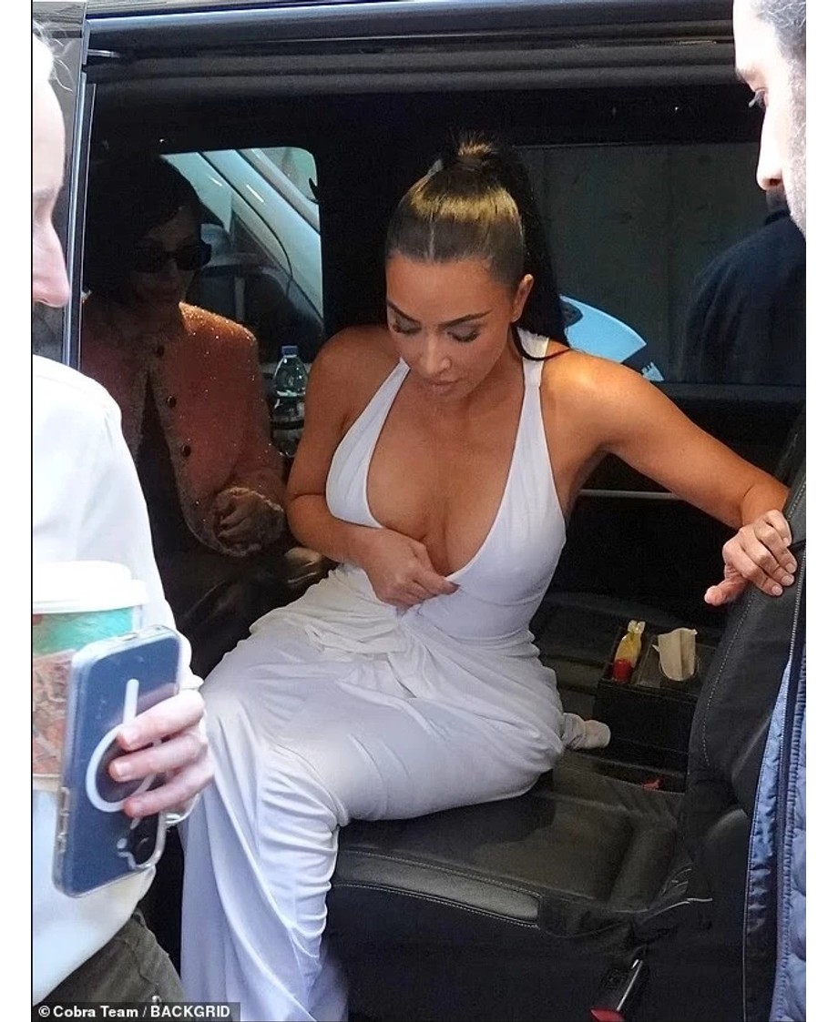 Në qendër të vëmendjes në Romë: Kim Kardashian feston ditëlindjen e 46-të me një stil mahnitës