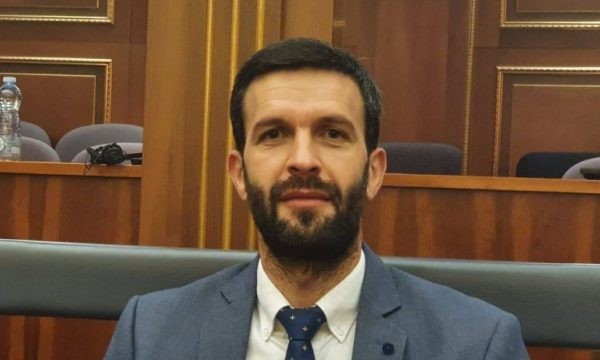 Rrahmani vendos kushtin: Çështja e presidentit mbetet pezull deri në miratimin e ligjit për Specialen