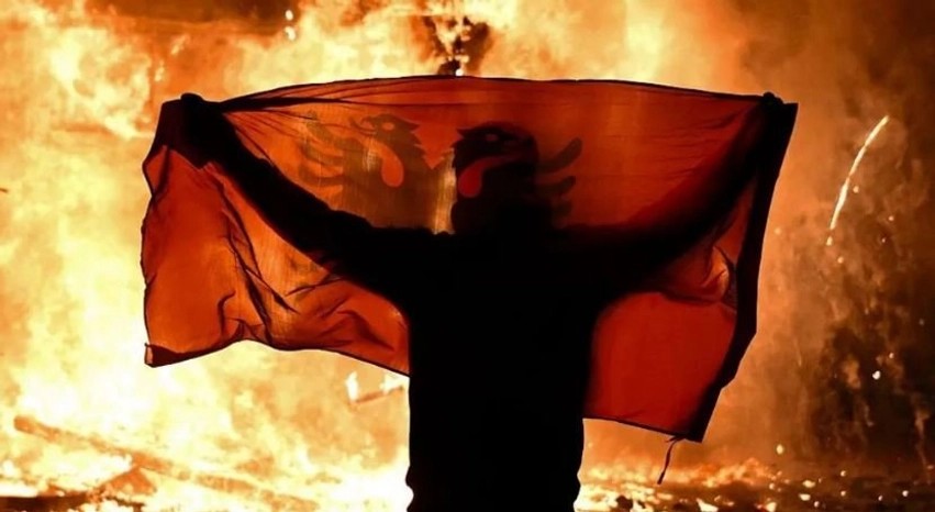 “O sot, o kurrë!” Bytyçi bën thirrje urgjente për mbështetje nga Kosova: Shqipëria ndodhet para një pike kthese historike