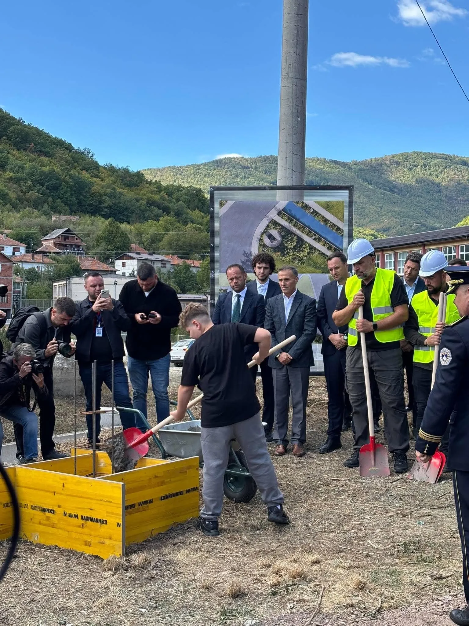 Vendoset në Banjskë gurthemeli i obeliskut për heroin Afrim Bunjaku