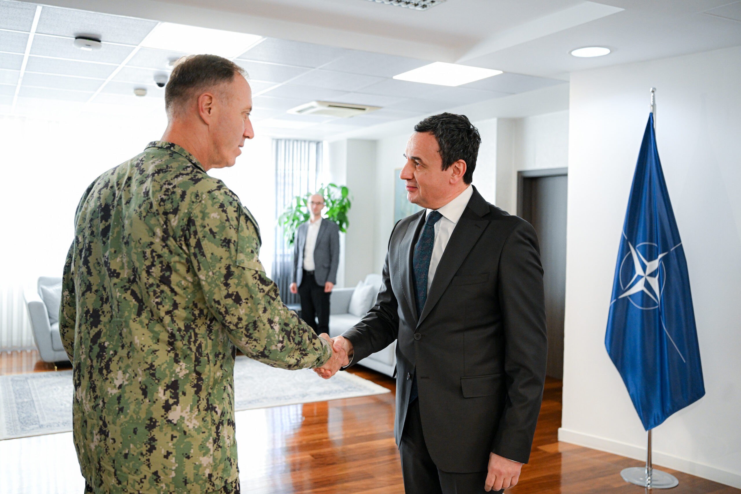 Kurti fton në takim zyrtar drejtuesin e lartë të NATO-s dhe komandantin e ri të KFOR-it