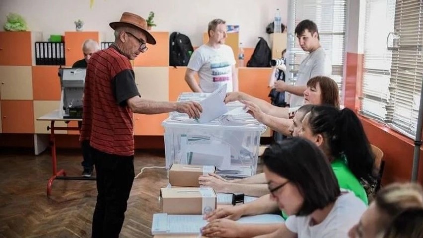 Bullgaria drejt kutive të votimit për president, Yotova udhëheq garën nën hijen e tensioneve gjeopolitike