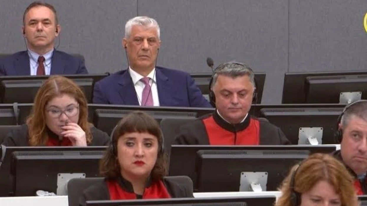 Mbrojtja e Thaçit ashpër ndaj Clint Williamson: Më i dëmshëm se Dick Marty, fabrikoi gënjeshtra për trafikimin e organeve