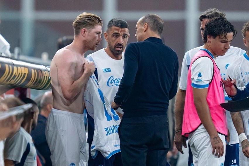 Tensioni i fshehtë në fushë: Përplasja taktike mes Massimiliano Allegrit dhe Kevin De Bruynes trondit Napolin