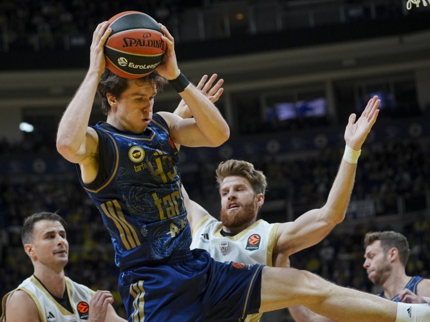 Fenerbahçe ndal hovin e Dubait, gjiganti turk shkëlqen në Stamboll dhe regjistron triumfin e tretë radhazi