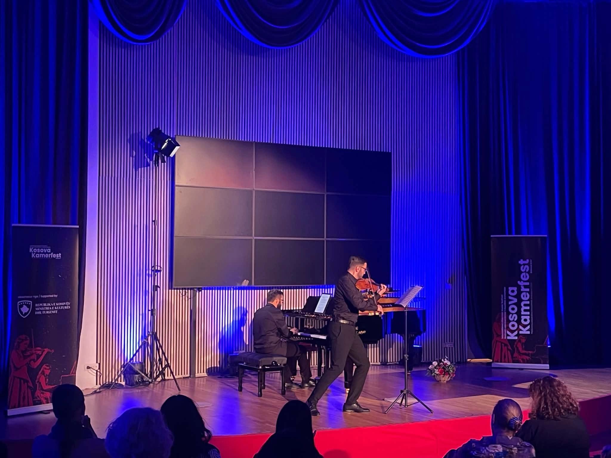 Festivali “KamerFest” mahnit publikun me një simbiozë të rrallë nga Xhazi te Brahmsi e Messiaeni