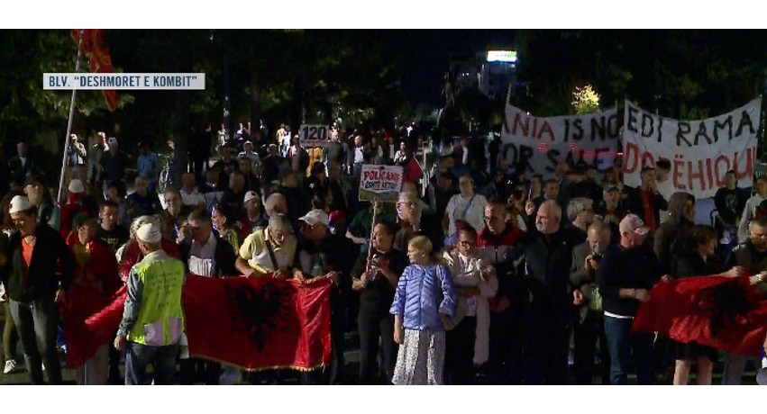“Shqipëria nuk falet” – Qytetarët marshojnë drejt Kryeministrisë në ditën e 118 të protestave