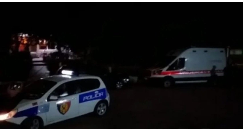 Përleshje fizike në Korçë: 19-vjeçari qëllet me thikë, autori kapet megjithëse ishte në 'arrest shtëpie'