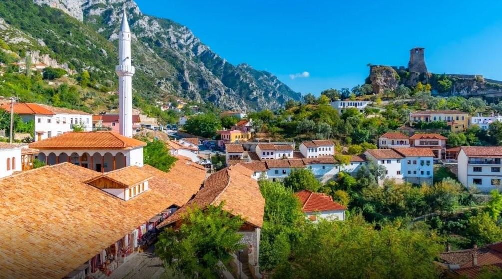 Magjia e Shqipërisë pushton Spanjën: Udhëtim përrallor nga qytetet mijëvjeçare te brigjet e Jonit