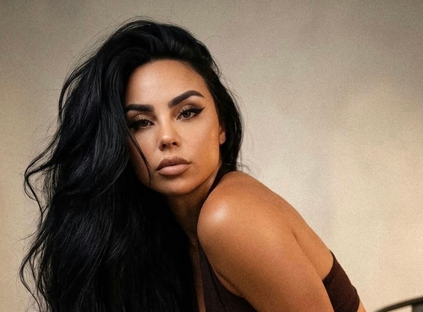 Linda Halimi tërheq vëmendjen e publikut: Artistja shqiptare nga SHBA shfaqet në formë të shkëlqyer