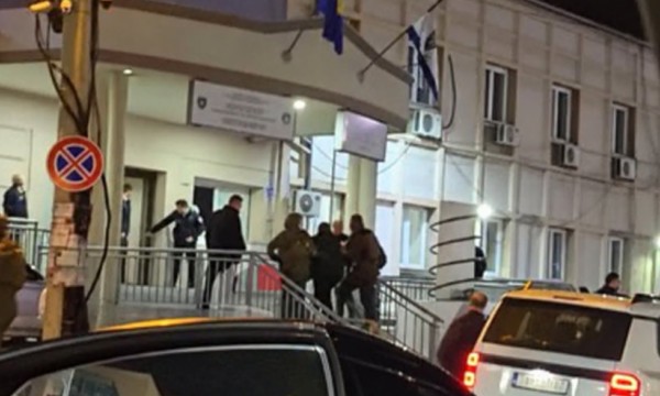 Pamjet e dorëzimit: Si u prangos në Deçan i dyshuari për vrasjen e rëndë në Pejë