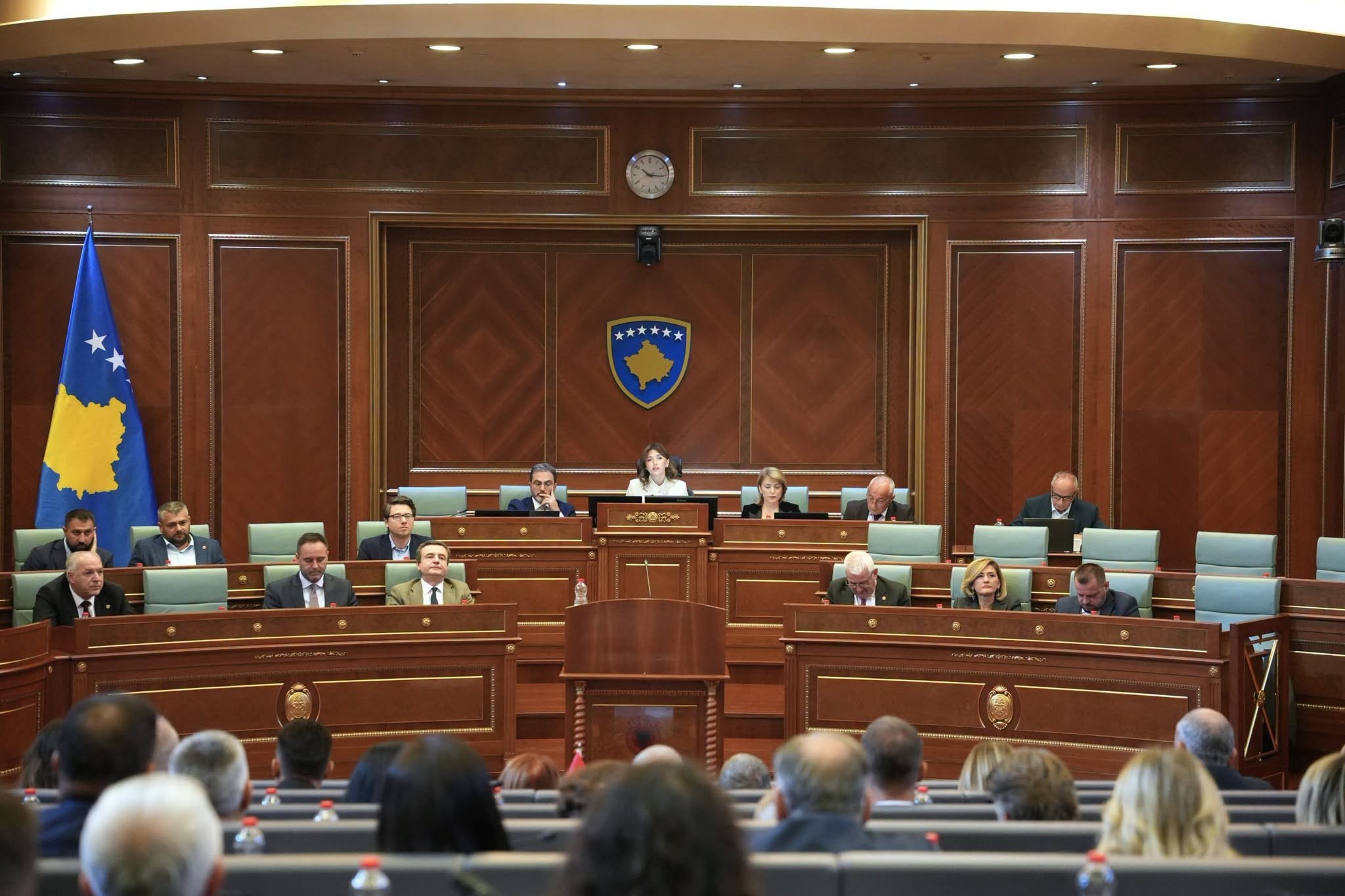 Seancë e jashtëzakonshme në Kuvend: Deputetët mblidhen pasdite, ende pa rend dite