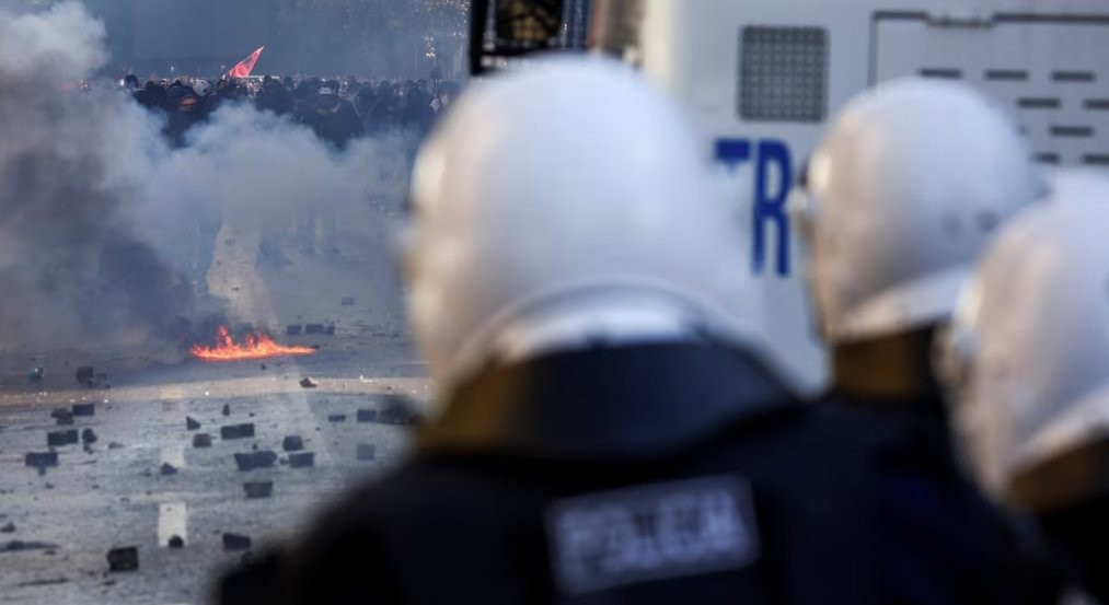 Tensionet në Shqipëri, SHBA bën thirrje urgjente për qetësi dhe respektim të protestuesve