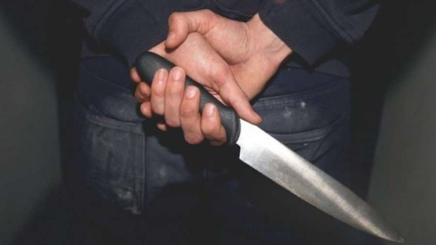 Tentim vrasje në Pejë: Sulmohet me thikë një person, policia prangos të dyshuarin