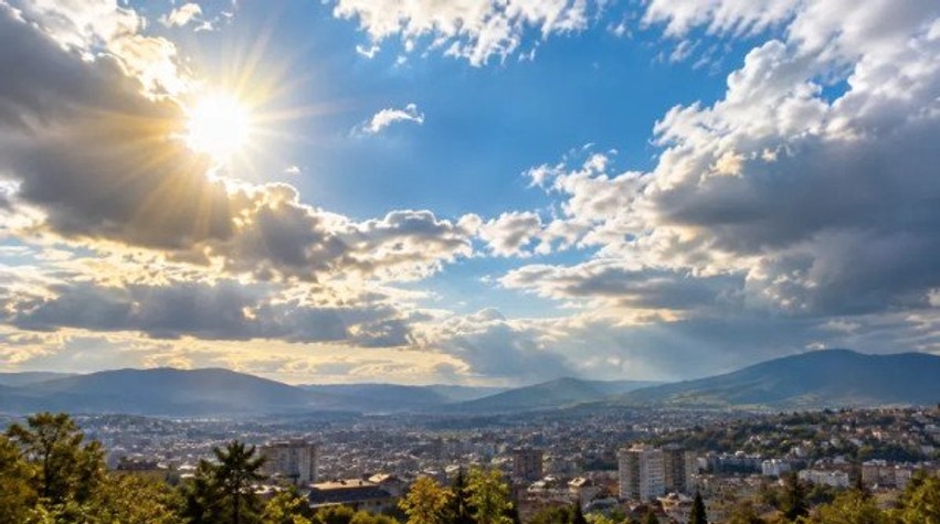 Parashikimi i motit: Kosova përfshihet nga kthjellimet dhe vranësirat, ja kur priten reshje shiu