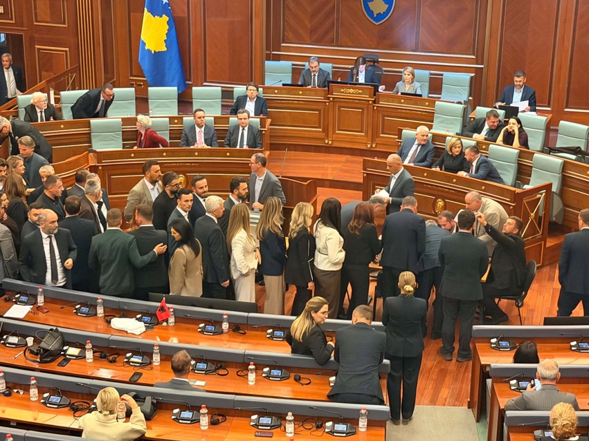 Kosova tejkalon krizën politike: Justina Shiroka-Pula zgjidhet presidente, shmangen zgjedhjet e parakohshme