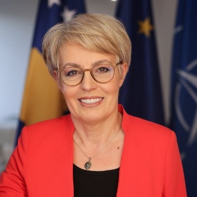 Tragjedia e Arlinda Zekajt: Monitorimi i rrjeteve sociale tregon se 70% e qytetarëve kërkojnë largimin e ministres