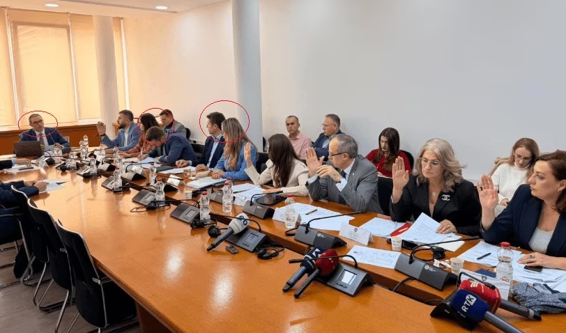 Mungojnë votat për protezat e veteranëve, deputetja Ymeri akuzon Lëvizjen Vetëvendosje për standarde të dyfishta