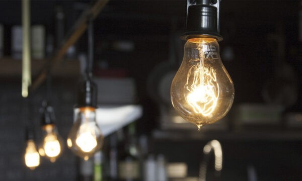 KEDS njofton për ndërprerje të energjisë elektrike sot: Lista e plotë e lagjeve, fshatrave dhe oraret