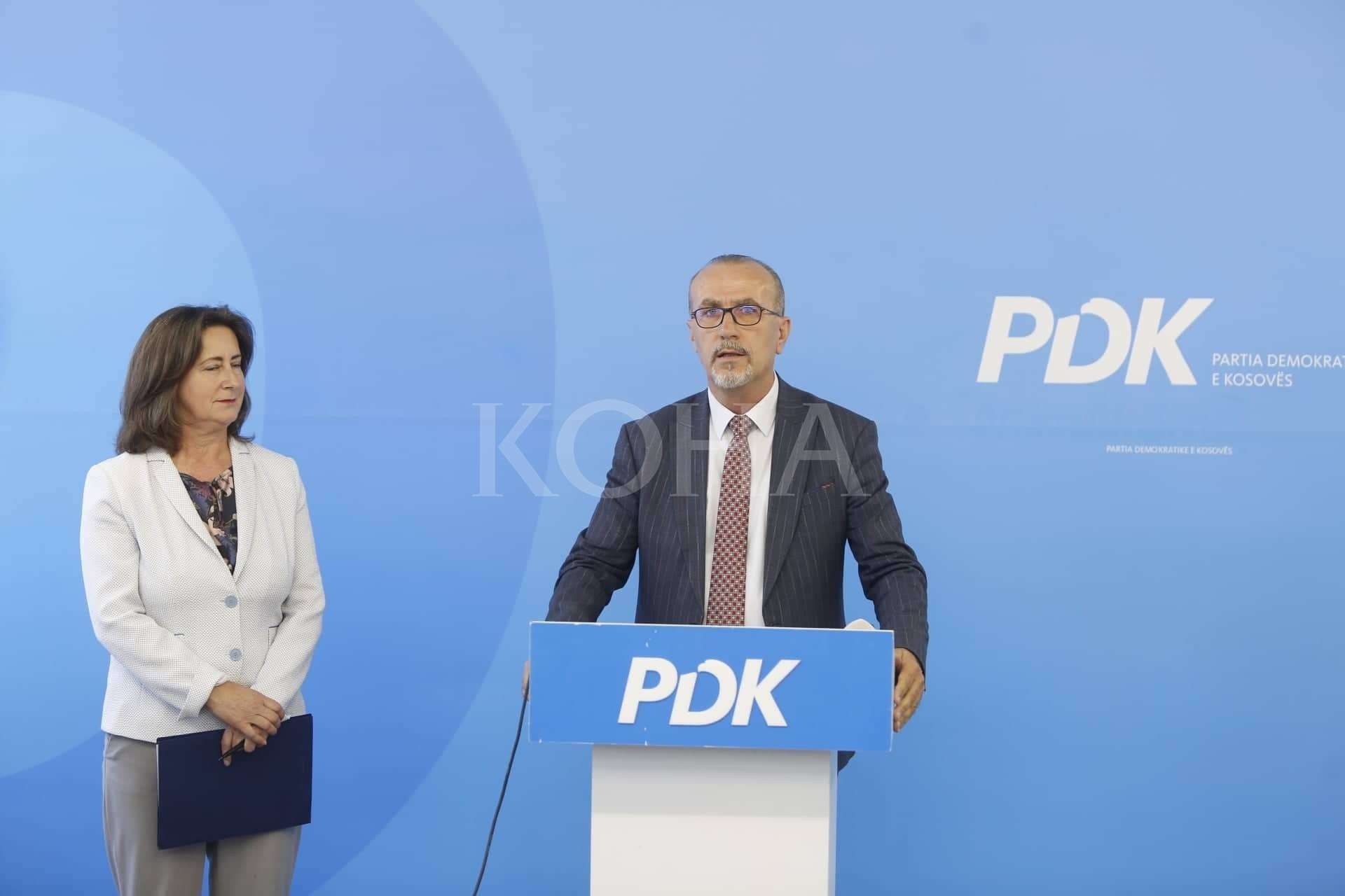 Kriza në PDK: Bekim Haxhiu kërkon largimin e menjëhershëm të të gjithë kryesisë