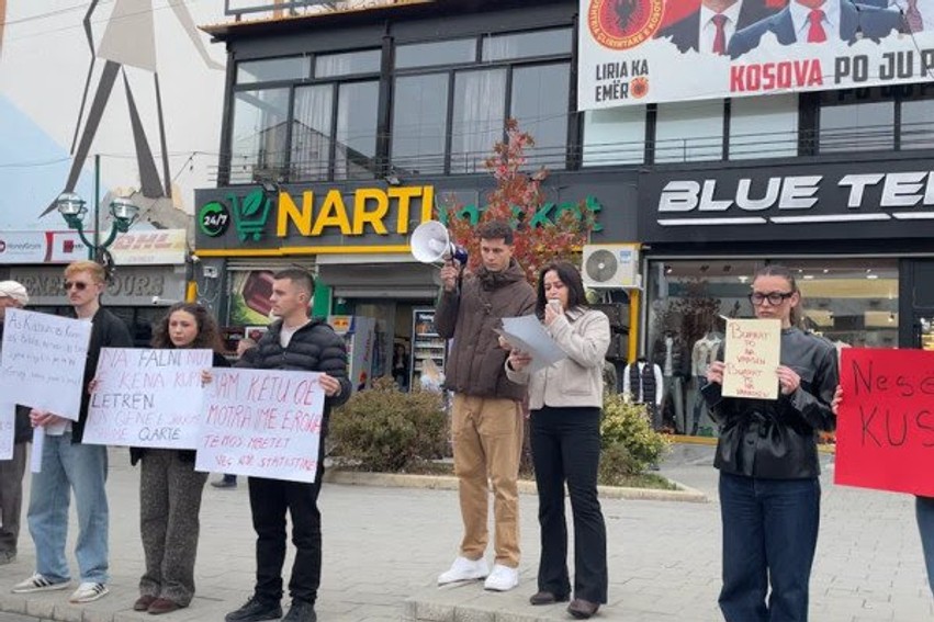 Valë revolte në Ferizaj: Qytetarët kërkojnë drejtësi për Arlinda Zekajn dhe llogaridhënie institucionale