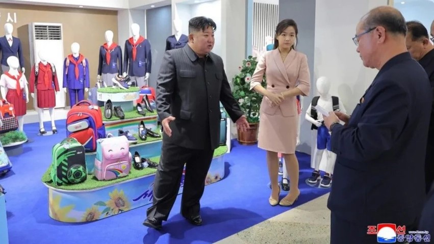 Diktatori Kim Jong Un shfaqet në publik, duke hedhur poshtë spekulimet për vdekjen e tij