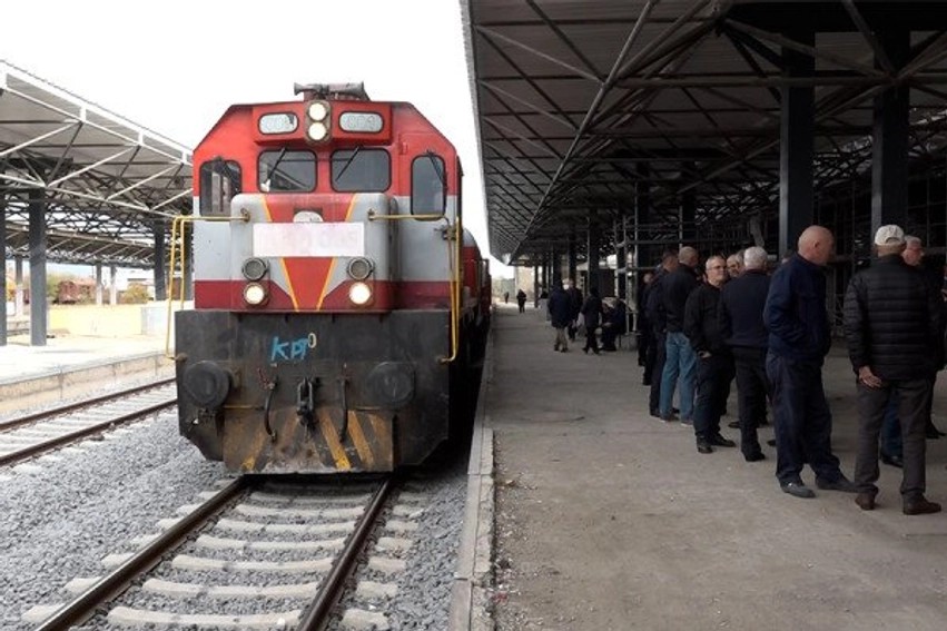 Pakënaqësi në Infrakos: Punëtorët protestojnë për pagat dhe paralajmërojnë grevë të përgjithshme