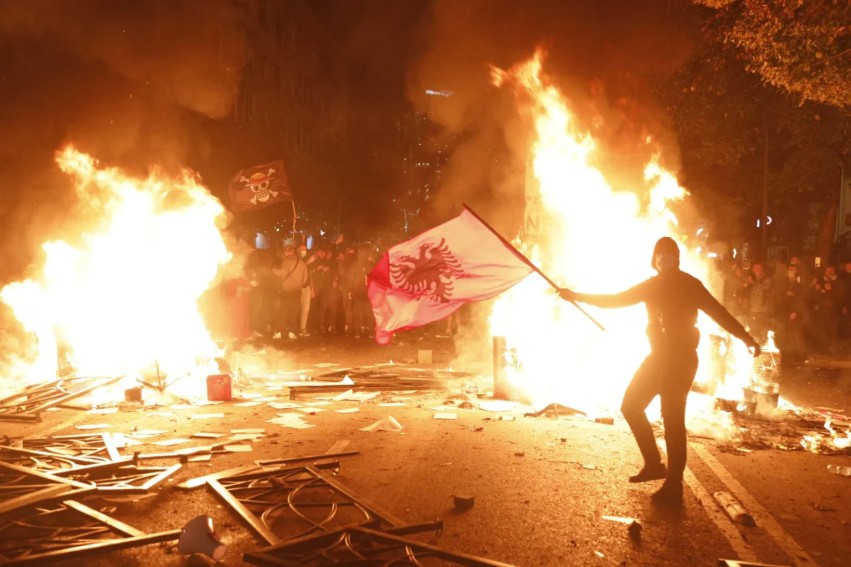 Kriza në Tiranë: Revolta e rinisë që po trondit themelet e sistemit politik