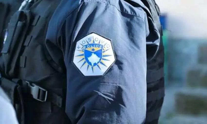 Incident në Prizren: Shkoi në polici për humbjen e dokumentit, kanos zyrtarin në zyrën e tij