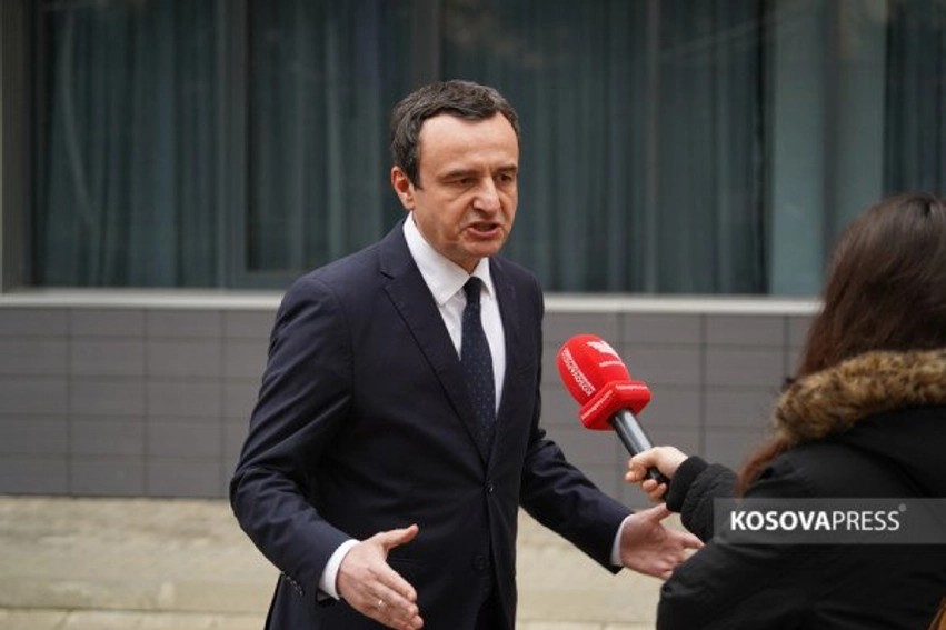Kurti shmang pyetjet për Gjykatën Speciale, nxiton për takim me presidenten pas reagimeve ndërkombëtare