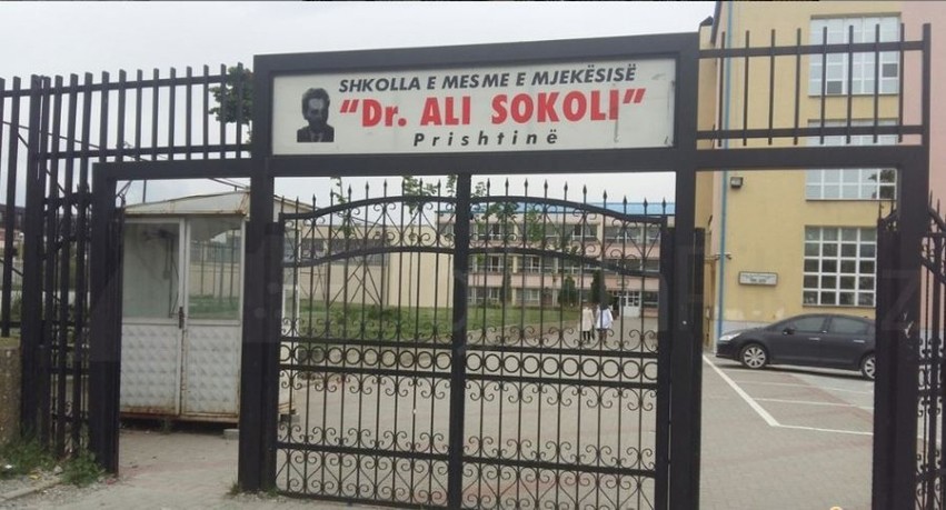 Prishtina ndalon udhëtimin: Shtyhet ekskursioni i maturantëve të shkollës “Ali Sokoli” drejt Shqipërisë