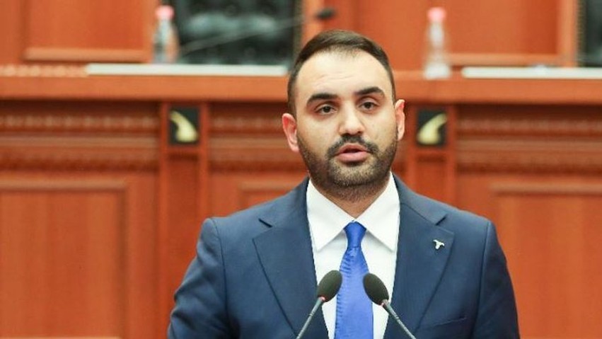 Mas मसाadë 60-ditore nga Parlamenti, Këlliçi: Qeveria po nxit dhunën ndaj të rinjve dhe po manipulon të vërtetën