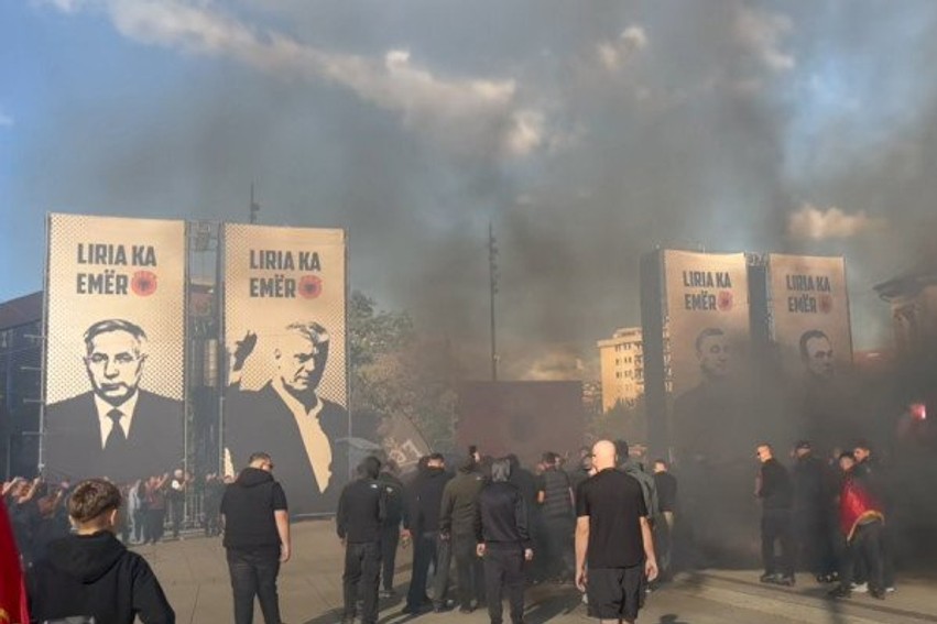 Bashkim historik i tifo-grupeve në Prishtinë: Protestë masive kundër vendimit të Hagës për ish-krerët e UÇK-së