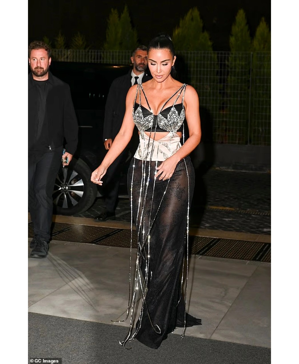 Në luks dhe stil në Romë: Kim Kardashian feston 46-vjetorin me një fustan të guximshëm